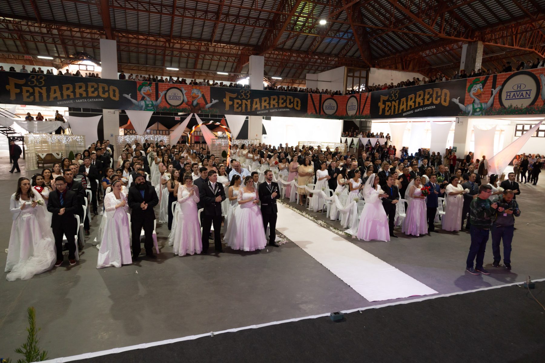Véu de Noiva confirma a união de 159 casais no casamento coletivo de Brusque