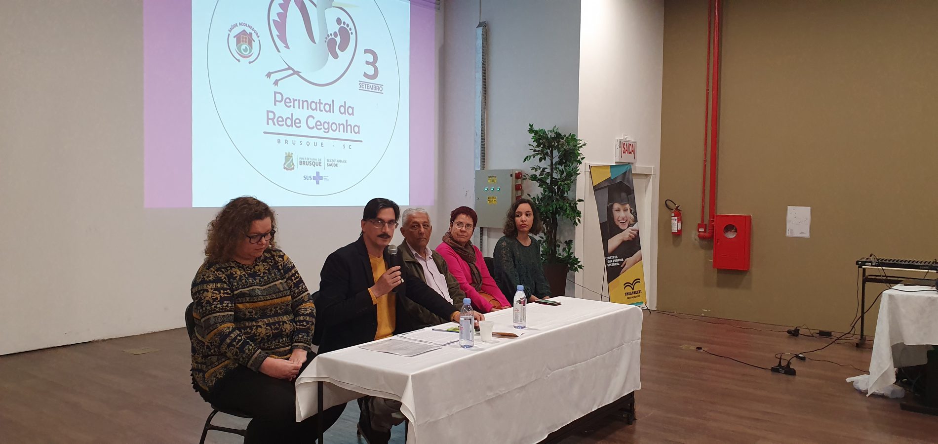 Fórum Perinatal realizado em Brusque, com profissionais da região da AMMVI, discutiu ações para ampliar o atendimento da rede cegonha