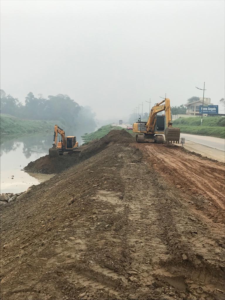 Após retirar curva do Rio Itajaí Mirim, máquinas trabalharão drenagem nos bairros Poço Fundo e Zantão