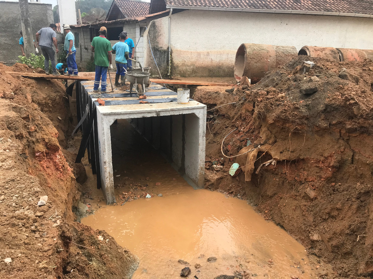 Prefeitura realiza obra de drenagem no bairro Zantão