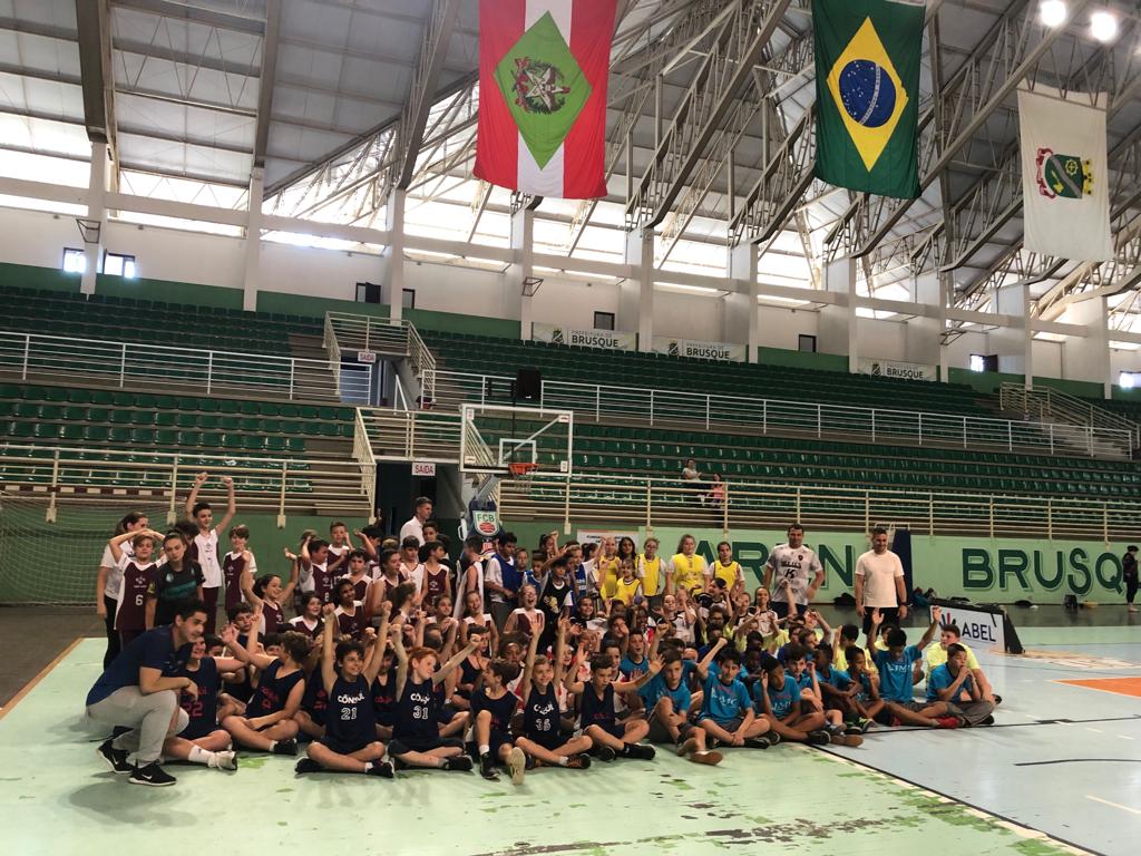 140 crianças participam do Festival Pré-mirim de Basquetebol
