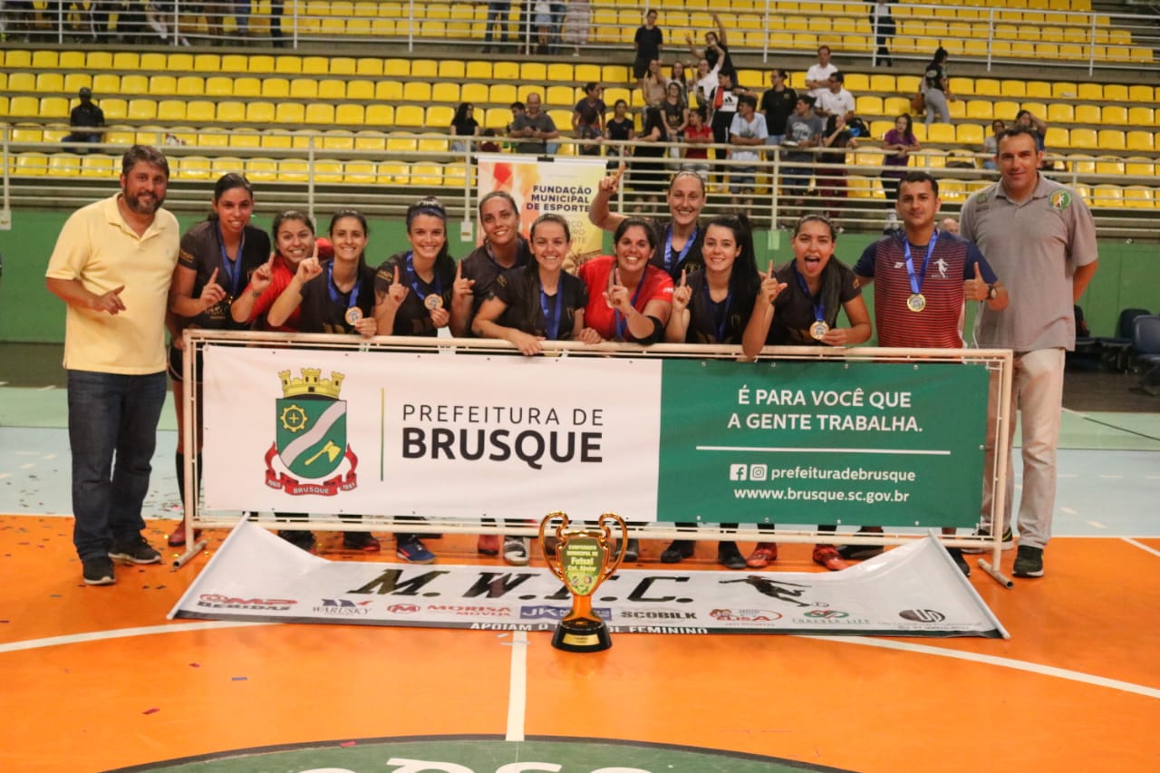 M.W.F.C goleia o Lion e volta a conquistar o título do Campeonato Municipal de Futsal Feminino de Brusque