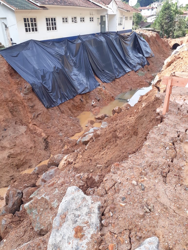 Secretaria de Obras monitora região do Poço Fundo após deslizamento. Construção de uma Galeria está prevista até o fim de junho