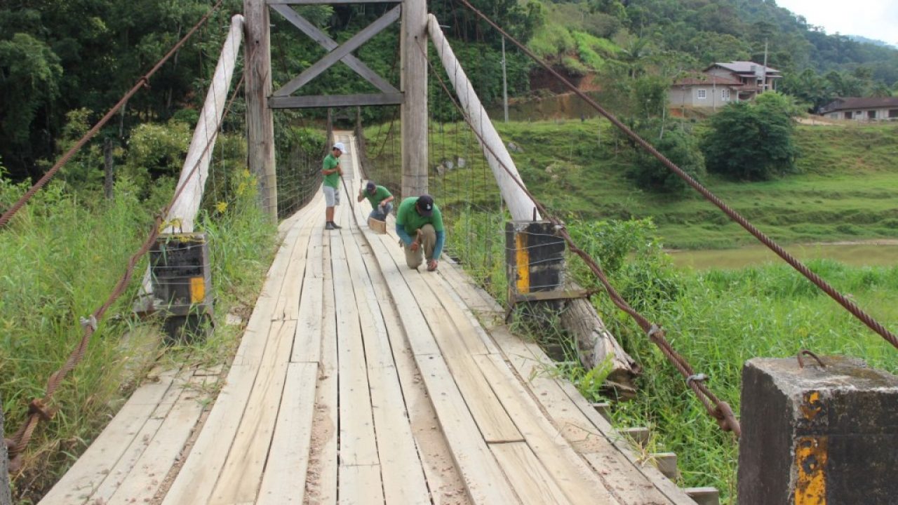 Prefeituras de Brusque e Guabiruba realizam melhorias na Ponte da Cristalina