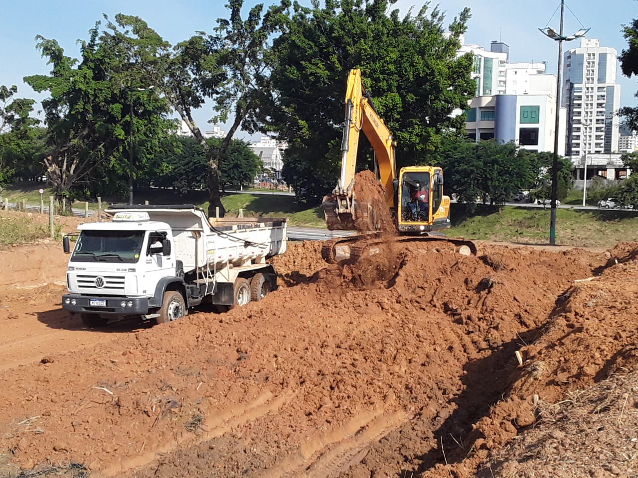 Secretaria de Obras abre duas novas vias de desaceleração próximas à avenida Beira Rio