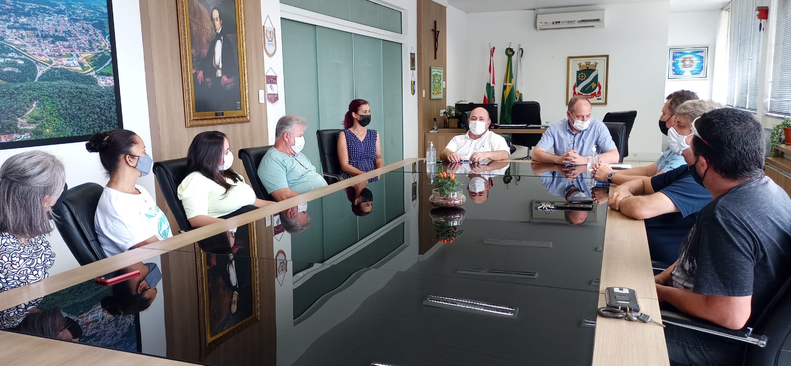Prefeito Ari Vequi recebe nova diretoria da Ama Brusque