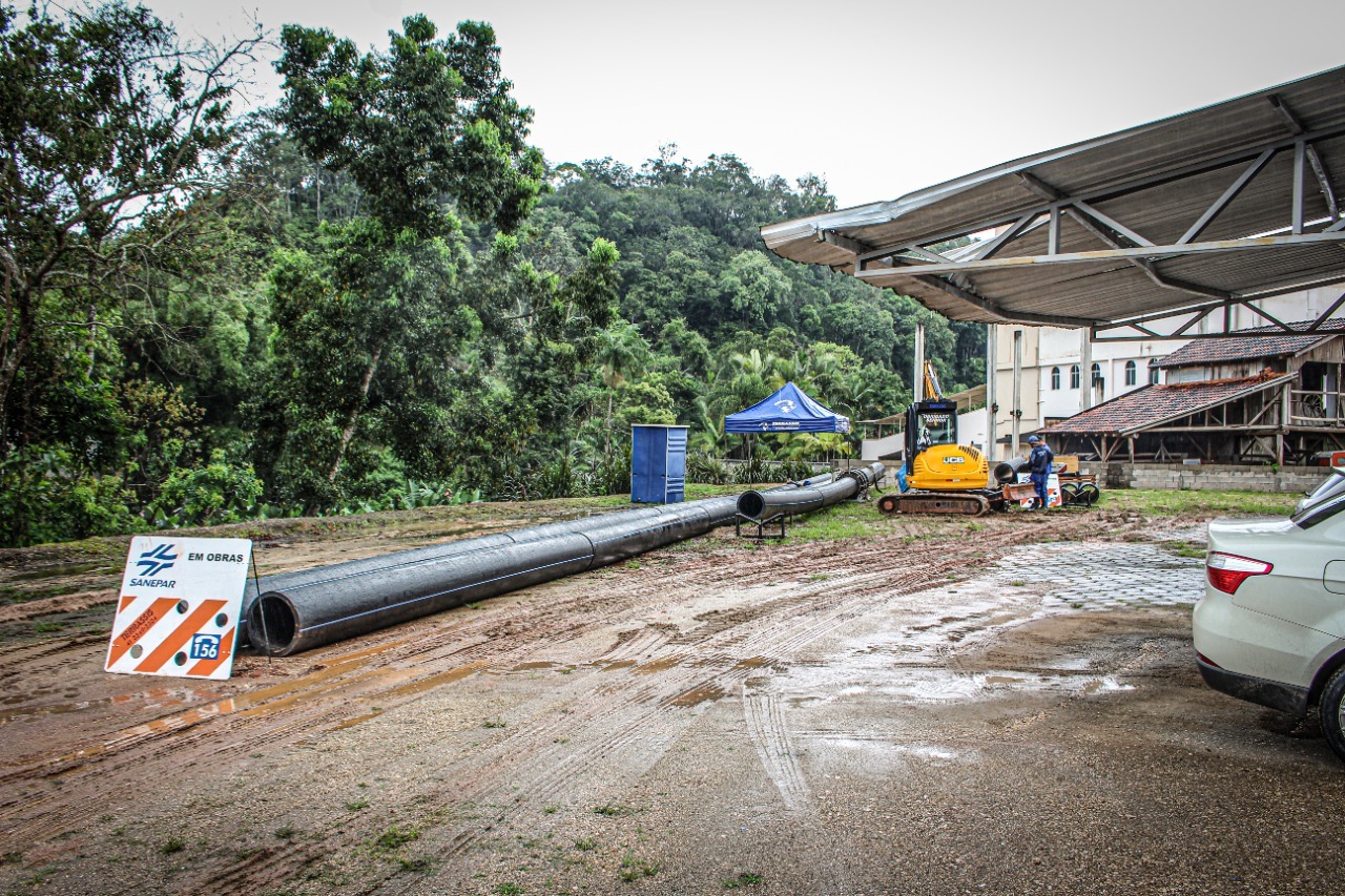 Expansão de rede: Samae inicia travessia de tubulação em ponte no Souza Cruz