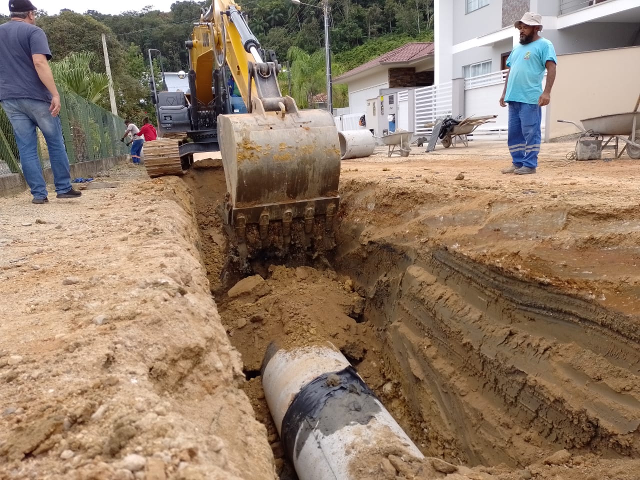 Rua João Fernando Giosele recebe novo sistema de drenagem