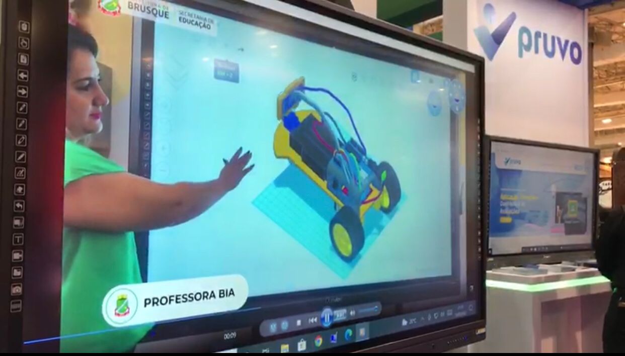 Brusque apresenta experiência tecnológica em educação na Bett Brasil