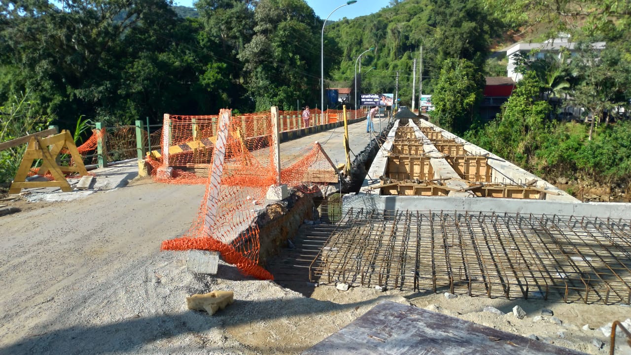 Obras das novas pontes da Rua Itajaí e do Dom Joaquim seguem em andamento