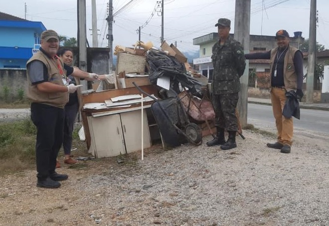 Mutirão D. nos bairros Rio Branco e Guarani recolhe 90 toneladas de lixo