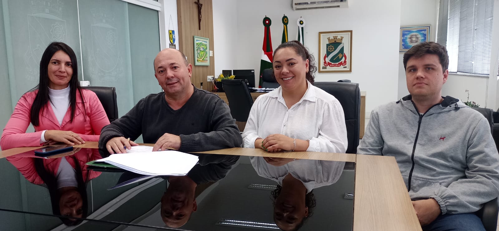 Prefeito Ari Vequi assina contrato para elaboração do projeto da avenida Beira Rio Dom Joaquim