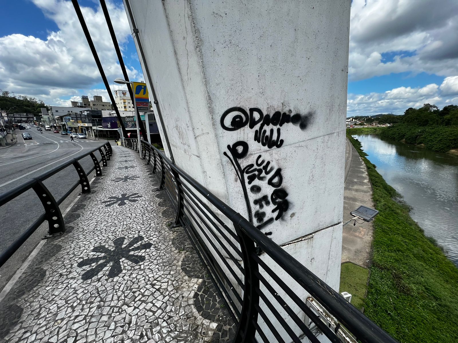 Ponte Estaiada sofre ação de vandalismo
