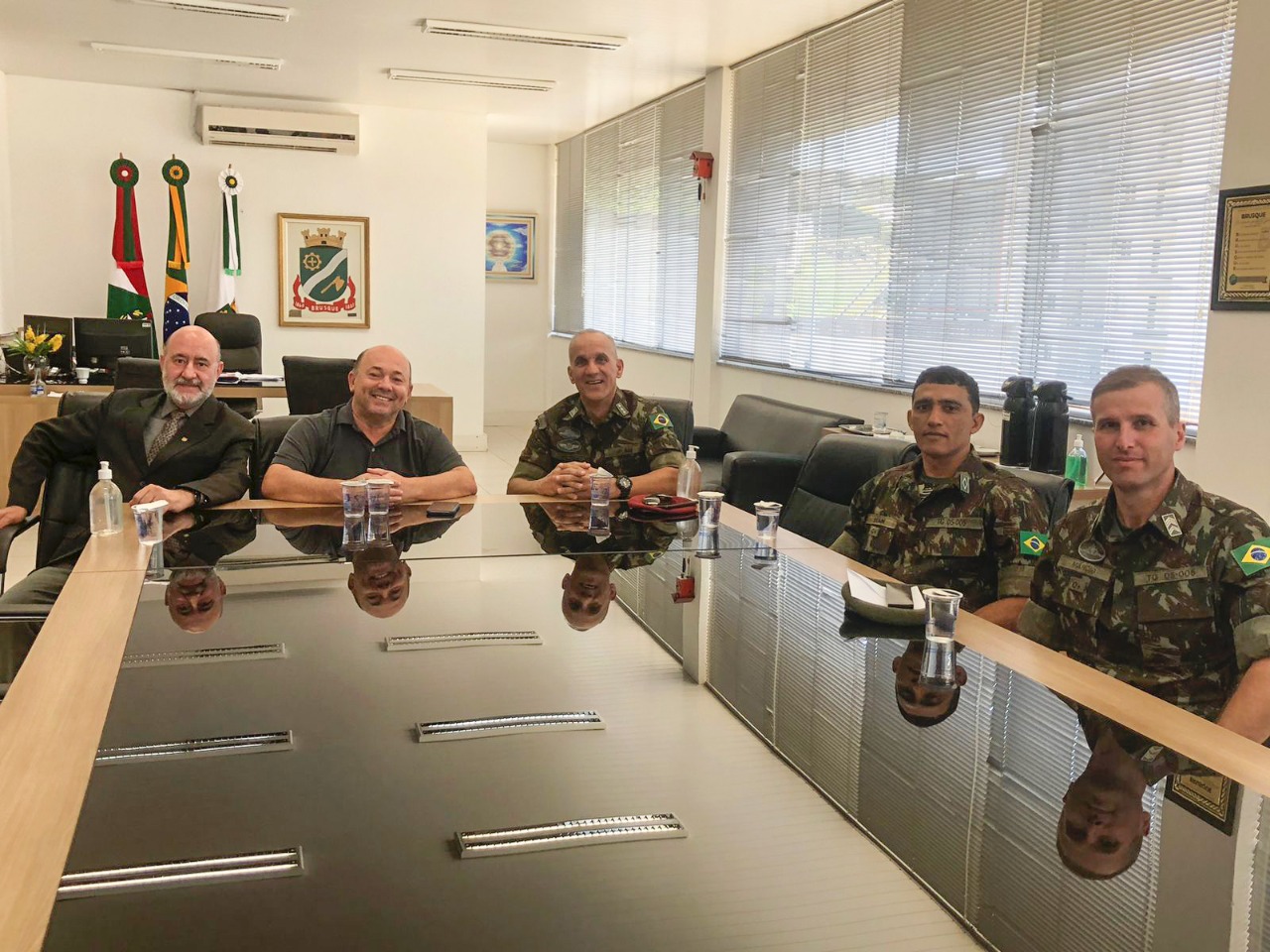 Representante da 5ª Região Militar do Exército visita a Prefeitura de Brusque