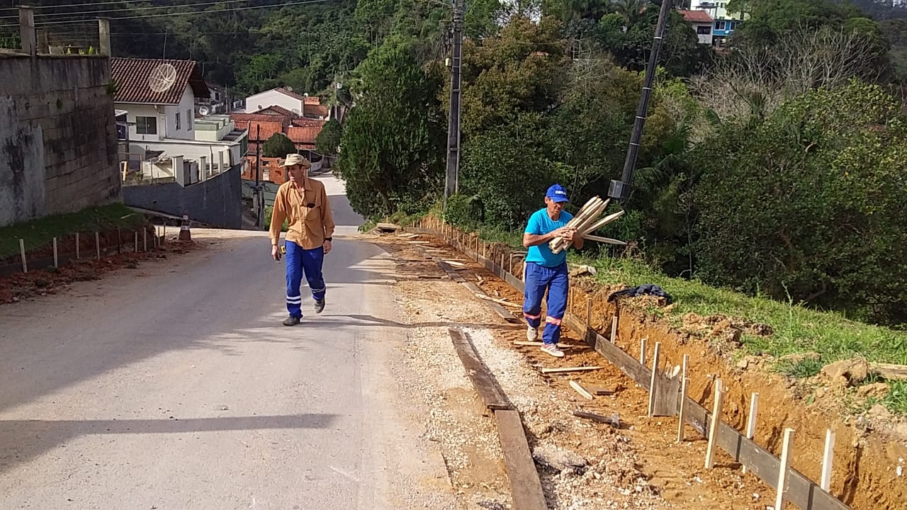 Rua João Batisti Debatin recebe pavimentação asfáltica