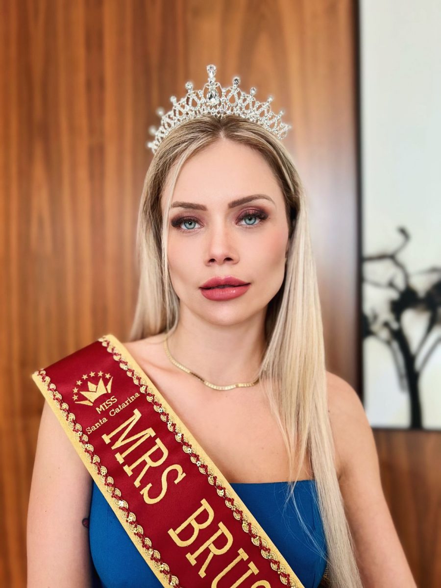 Brusquense Julia Uller irá representar o município no Miss Supranational