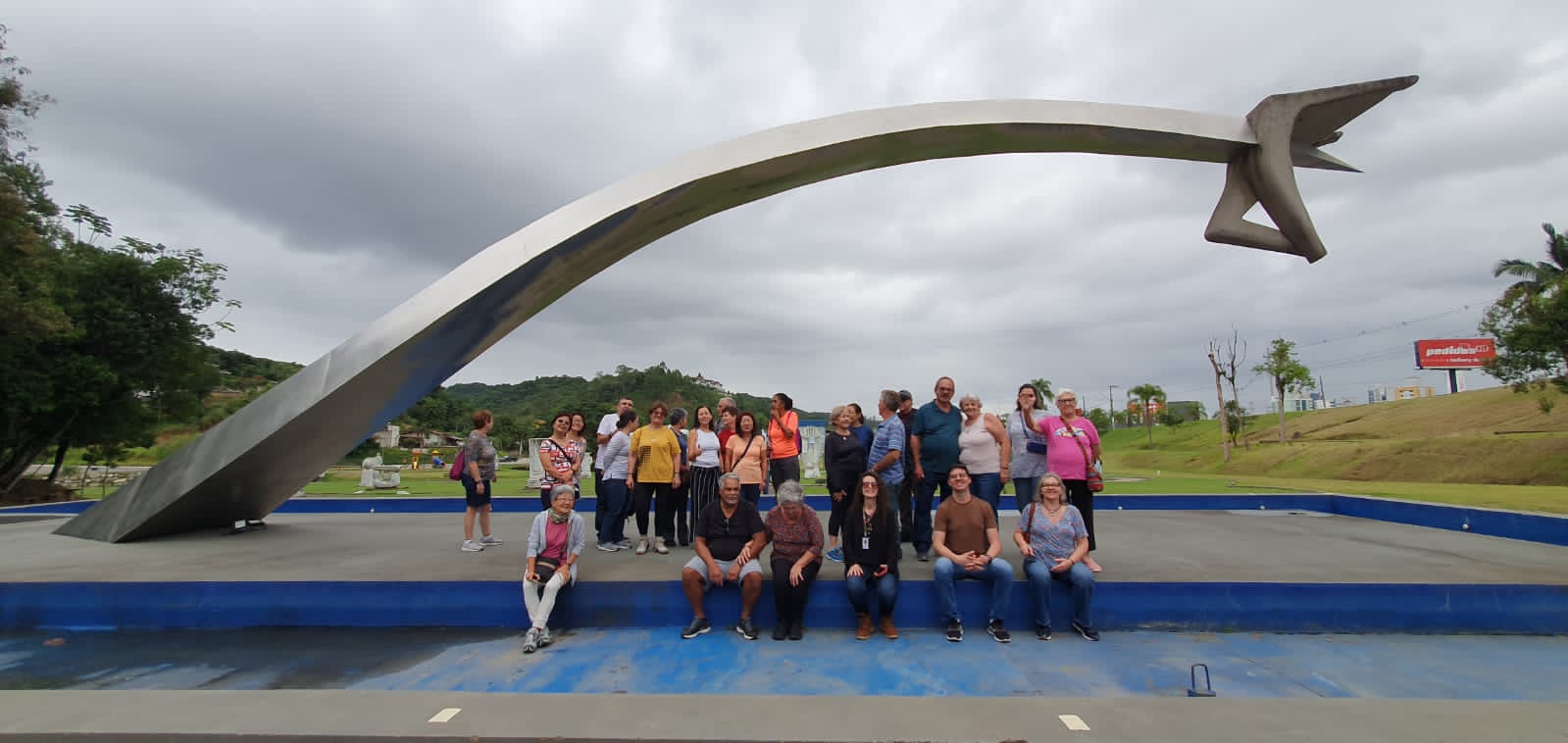 Parque das Esculturas recebe visita de turistas de Colônia Japonesa de São Paulo