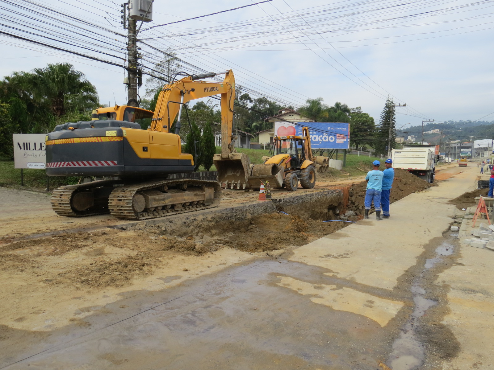 Trabalhos de drenagem na rua Florianópolis chegam à etapa final